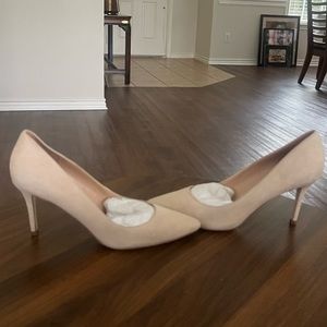 Aldo pump, size 8.5, tan color, Swede material